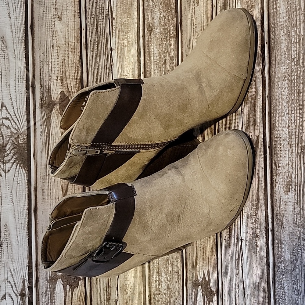 Carlos Santana bootie